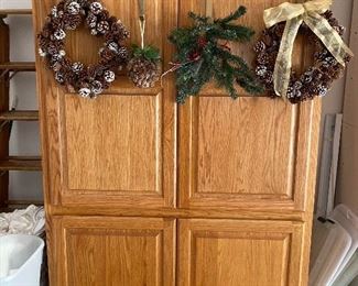 nice great storage inside or out, great for blankets, quilts