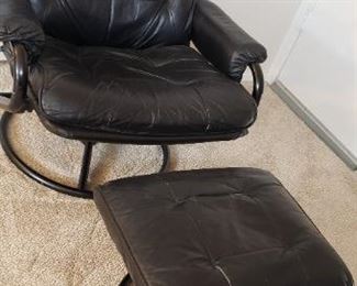 Leather Chair w/ Ottoman