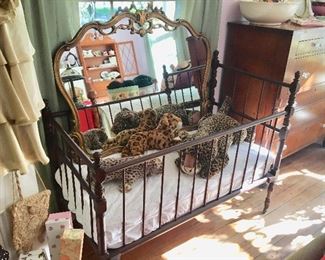 Mirror - Crib - Stuffed Animals 