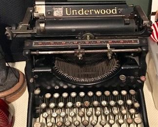 Underwood Typewriter 