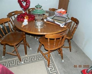 kitchen table w/6 chairs