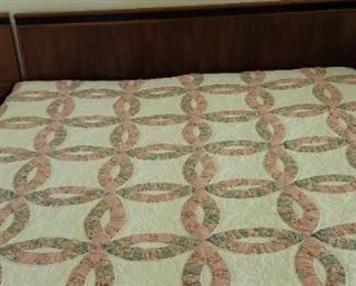 Dillingham Esprit queen bed