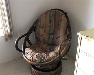 Swivel Papasan chair
