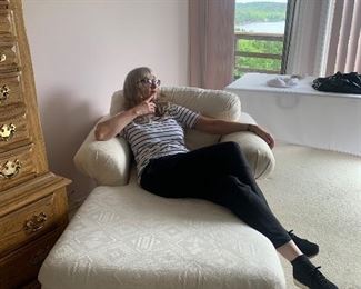 Chaise Lounge.
Model NOT for sale😂