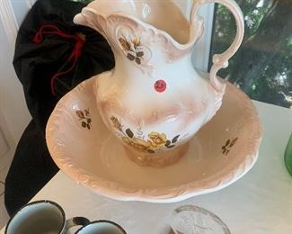 Pitcher and bowl wash basin