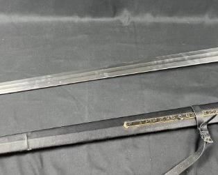 Official Lord of the Rings Aragorn Anduril Sword, United Cutlery w/ Wall Mount and scabbard.
Overall Sword Length: 53"
Blade Length: 41"
Scabbard Length 44.5"
Excellent pre-owned condition!
After the Council of Elrond, the Elves of Rivendell reforged Narsil into a new sword, which Aragorn named Andúril.