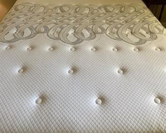 Queen Mattress and Box Spring Sealy