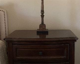 Ashley 3-Drawer Nightstands