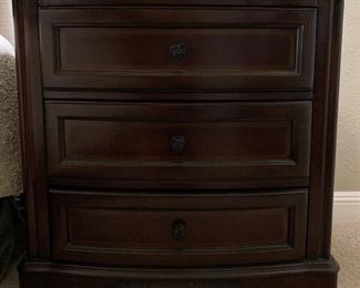 Ashley 3-Drawer Nightstands