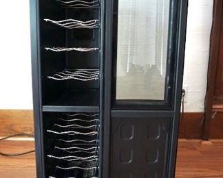 Slim Wine Refrigerator - 18 bottles - dual zone