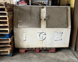 Working commercial self serve ice refrigerator