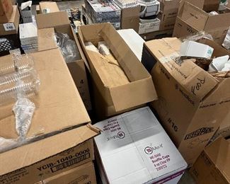 Catering and restaurant cups and food containers