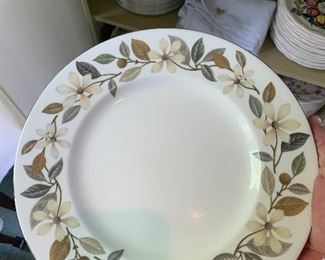 Wedgwood Beaconsfield -very large service, for 15 or 16