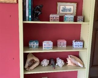 Giant sea shells; tin houses, collection of smalls