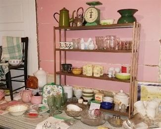 Much vintage kitchen!! Glasses, linens, aprons