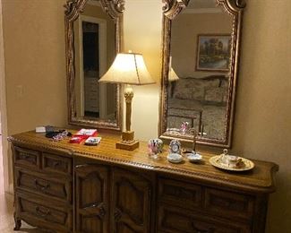 LARGE LOWBOY DRESSER IN FRENCH PROVINCIAL STYLE /TOW SILVER GILDED MIRROR 