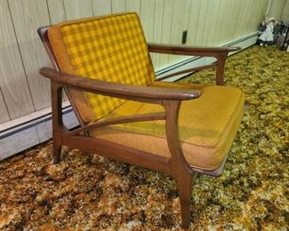 Vintage Beautiful Mid-Century Modern Furniture Set (1 Couch, 2 Chairs, 1 Coffee Table, 2 End Tables)