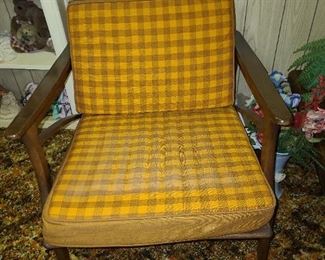 Vintage Beautiful Mid-Century Modern Furniture Set (1 Couch, 2 Chairs, 1 Coffee Table, 2 End Tables)