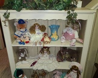 Bookcase W/ Dolls & Mets Bear