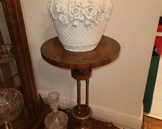 Vase W/ Pedestal Table