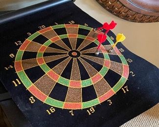 Portable dart board