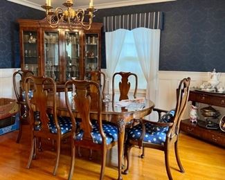 DREXEL HERITAGE Traditional dining set