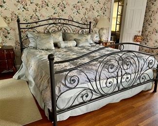 WATERBED King size black metal bed