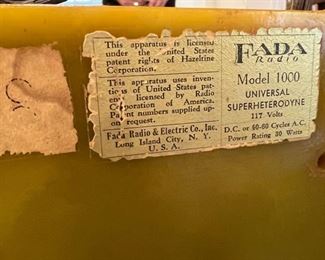 FADA Bakelite radio, Needs TLC