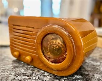 FADA Bakelite radio, Needs TLC