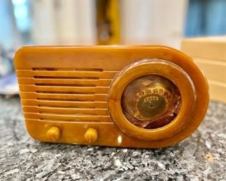 FADA Bakelite radio, Needs TLC