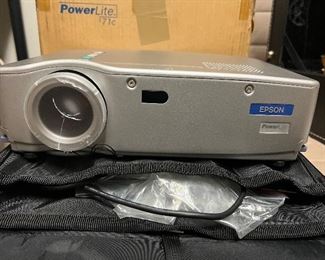 EPSON PowerLite 51c/71c projector