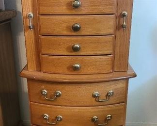 Jewelry chest