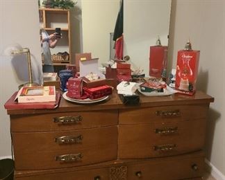 Bassett Furniture dressor w/mirror