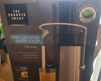 The Sharper Image stainless steel 700 watt super juicer