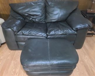 Navy leather love seat w/ottoman
*we also have a matching couch
