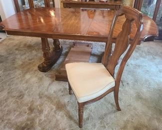 Dining room table w/two leaves and 4 chairs