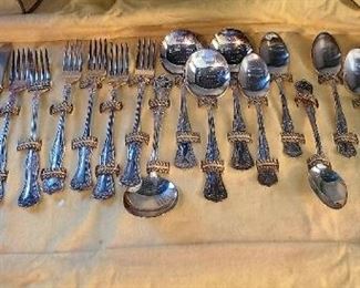 Victoria National IMPERIAL silverplate - 26 pieces 
National Silver Company