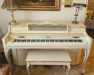 BALDWIN ~ blonde wood piano 