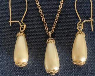 Gold and Pearl Tear Drop 16 Inch Necklace and
Pierced Earrings Set