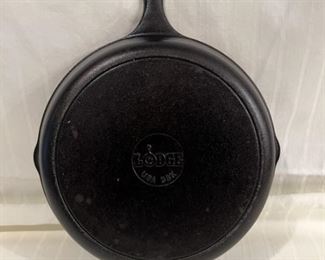 Lodge 10.5in Cast Iron Skillet