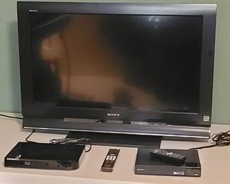 Sony LCD Digital TV Model KDL-32L4000 + 2 DVDs