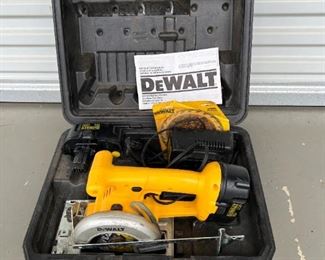 DeWalt battery powered circular saw with case