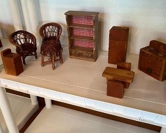 More dollhouse furniture