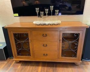 Console that can be used in multiple ways.