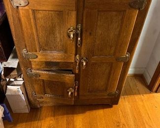 Ice box