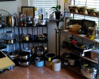 Some of the kitchen appliances, Watt bowls and kitchen deorations