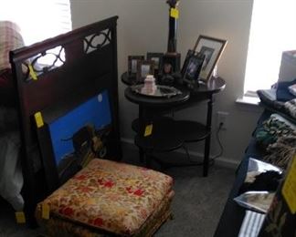 Clover leaf table with vintage table lamp, etc.