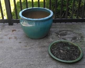 Large ceramic pot with saucer
