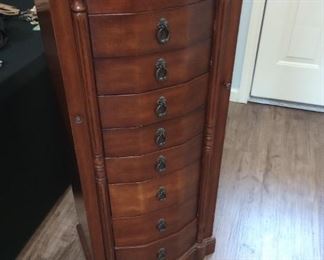 Jewelry chest