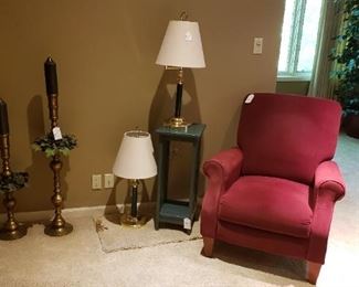 Lazy boy garnet recliner, lamps